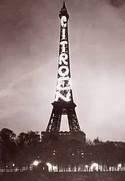 Tour Eiffel illuminée par Fernand Jacopozzi avec le nom de Citroën