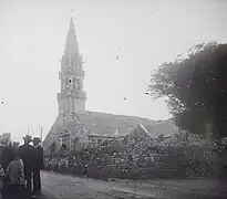Tourch ː l'église Saint-Cornély et son enclos paroissial, contenant encore le cimetière (1932).