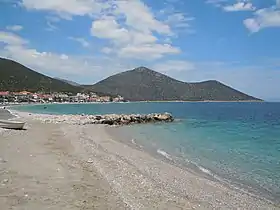 Vue du cap Tríkkeri depuis Tyrós.