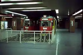 En 1988, motrices Duewag articulées sur les lignes R et T au terminus de la gare de Lille, devenue gare de Lille-Flandres (niveau -2), en correspondance avec la ligne 1 du métro.