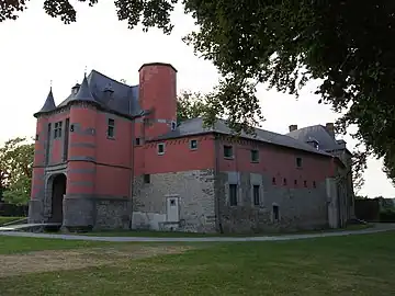 Le châtelet du château médiéval (XVIe siècle).