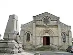 Église Saint-Maurice-et-Saint-Vincent - Façade occidentale et monument aux morts.