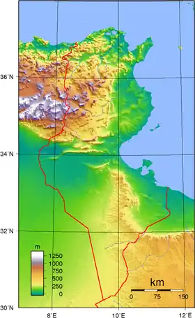 Carte topographique de la Tunisie avec l'Atlas dominant le Nord du pays et le djebel Dahar dans le Sud, se prolongeant par le djebel Nefoussa en Libye.