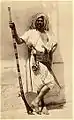 Fellaga tunisien exhibant ses armes.