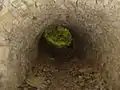 Tunnel de carrière en pierre sèche.