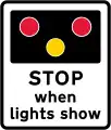 Signal lumineux et sonore d'arrêt obligatoire (peut aussi être utilisé aux ponts mobiles ou aux zones de traversée d'avions)