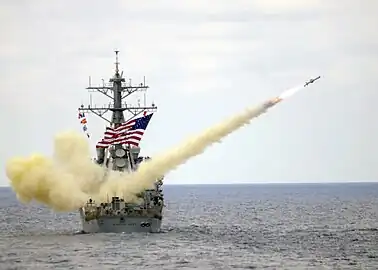 Lancement d'un missile Harpoon depuis le destroyer lance-missiles USS Donald Cook.