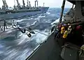 Ravitaillement en carburant par le USNS Walter S. Diehl (T-AO 193) du USS&nbsp;Blue Ridge&nbsp;(LCC-19), le navire amiral de la Septième flotte américaine.