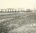ULes troupes de l'Union de la 2nd brigade sous le commandement du général Thomas Williams ont mis le camp aux limites de la ville de Baton Rouge. Cette photo a été prise peu avant le 5 août 1862. Ce matin là, les deux divisions du général confédéré John C. Breckinridge utilisent le brouillard dense et font une attaque surprise. Initialement, ils progressent en prenant une grande partie du camp mais sont finalement repoussés. Le général Williams, toutefois, gît mort. Photo 2 sur 2
