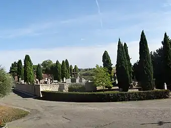 Le cimetière.