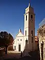 Église de l'Annonciation et monument aux morts.