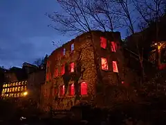 Anciennes coutelleries illuminées.