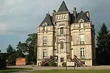 Vue d’un château du XIXe siècle.