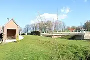 Le pont sur le canal de la Sambre à l'Oise.