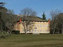 Le nouveau château du XVIIIe siècle.