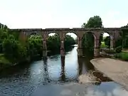 Le viaduc ferroviaire.