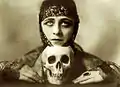 Valeska Suratt photographiée par Orval Hixon (1916)