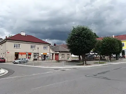 Place centrale.