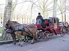 Un landau moderne à Versailles, France.