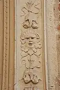 Vieux-Raisin : rinceaux, masques.