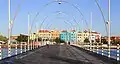 Sur le pont de la reine Emma. La vue vers le quartier de Otrobanda; Février 2020.