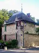 Pavillon de garde Sud-Est, rue de la Comté (RD 169).