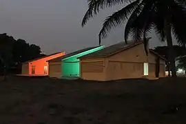 Vue de nuit du centre communautaire