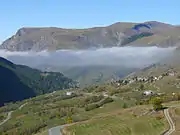 Au-dessus des nuages : le plateau d'Emparis. Vue prise depuis la route entre La Grave / Villar-d'Arêne et le col du Lautaret (à l'est du plateau).