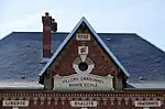 Fronton de la mairie-école.