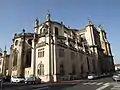 Le chevet de la collégiale Notre-Dame.