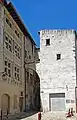 L'ensemble de la maison de chevaliers.