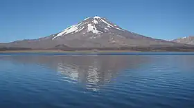 Le volcan et son reflet dans la laguna del diamante