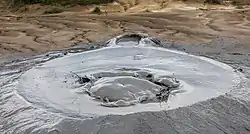 Cratère du volcan de boue