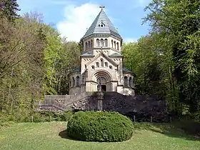 Votivkapelle vue depuis le chemin longeant le lac de Starnerg.