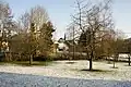 Vue de l'église en hiver.