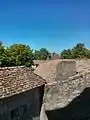 La vue depuis la tour de Montaigne (2e&nbsp;étage). La tour au fond est la tour de sa femme.