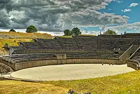 Photographie d'ensemble de l'amphitéâtre restauré.