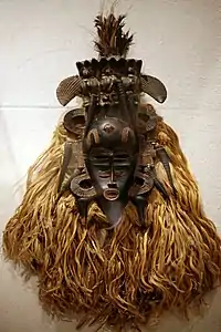 Masque Kpeliye Sénoufo (XIXe – XXe&nbsp;siècle), New York, Metropolitan Museum of Art.