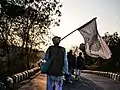 Marche avec le drapeau