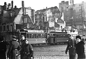Intersection de la rue Marszałkowska et de l'avenue Jerozolimskie pendant l'occupation allemande.