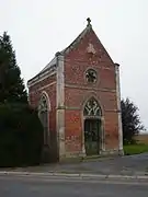 Chapelle en bord de rue.