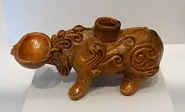 Verseuse avec coupe à vin, dynastie Han , Sackler Museum&nbsp;(en)