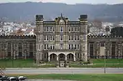 Prison d'État de Virginie Occidentale à Moundsville, utilisé comme décor pour la prison d'État de Shawshank dans la série Castle Rock.
