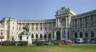 Vue de la Neue Burg depuis la Heldenplatz.