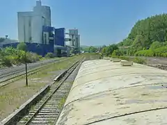 La cimenterie vue de la gare (2010)