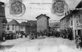 La grande place au début du XXe&nbsp;siècle.