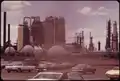 La raffinerie Bayway (New Jersey) apparaît dans la séquence d'ouverture.